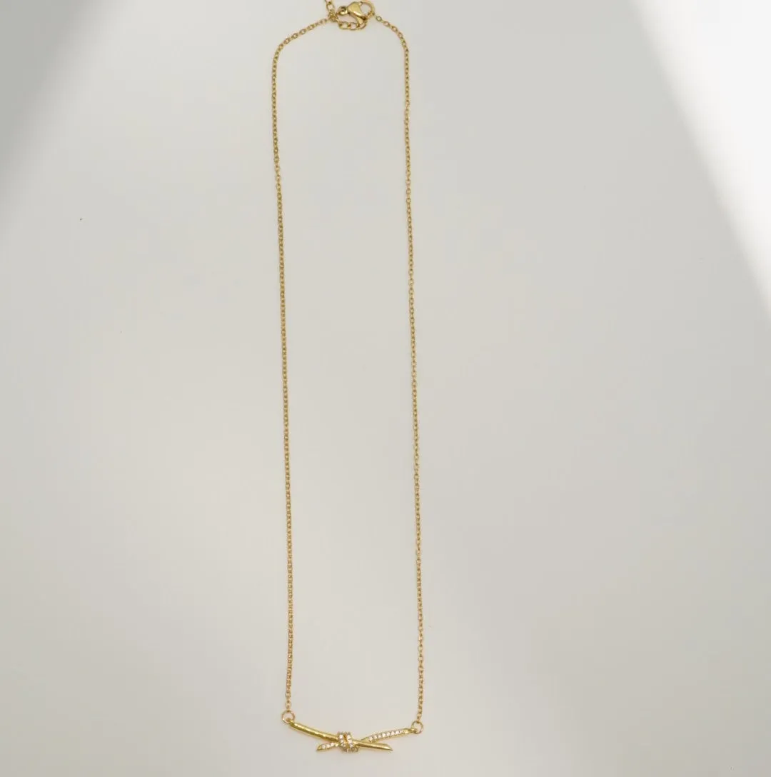 Bold 18K Gold Plated Dumble Pendant Necklace