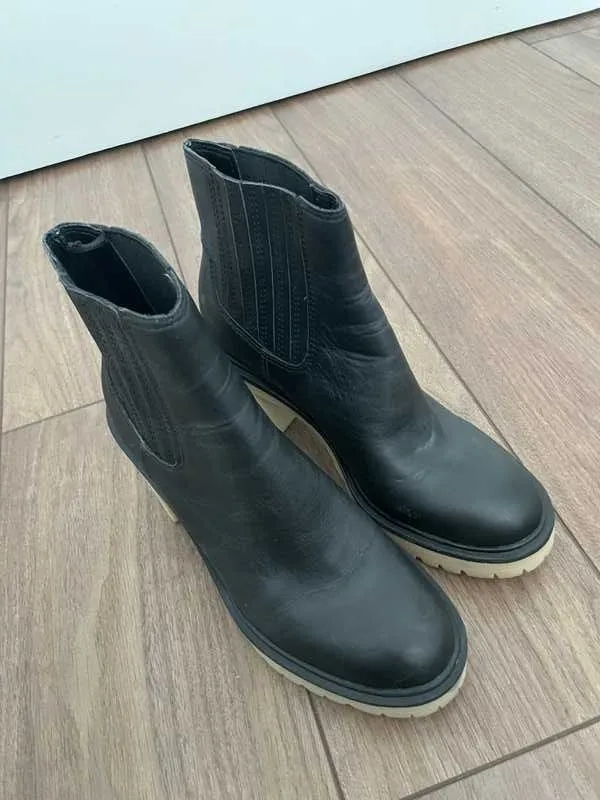 CASTER H2O BOOTIES IN BLACK LEATHER - re:vita